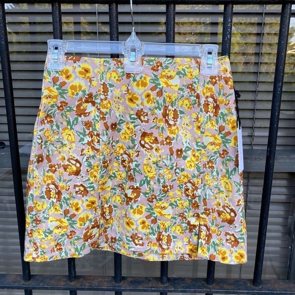 ASTR The Label NWT Women’s Floral Side Slit Mini Skirt Size XS - Picture 2 of 11